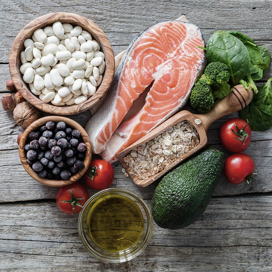 A table !  Tout ce quil faut manger pour des cheveux resplendissants.